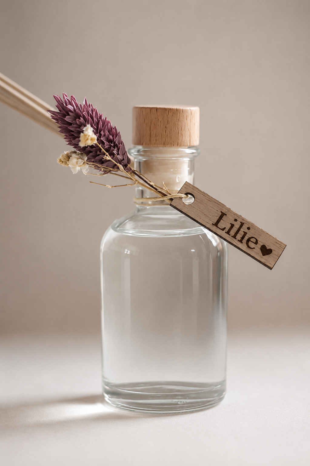 parfumflesje met geurstokjes