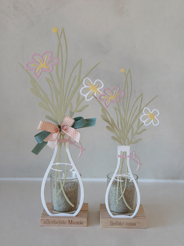 gepersonaliseerde kaarsje met afwerking van bloemen