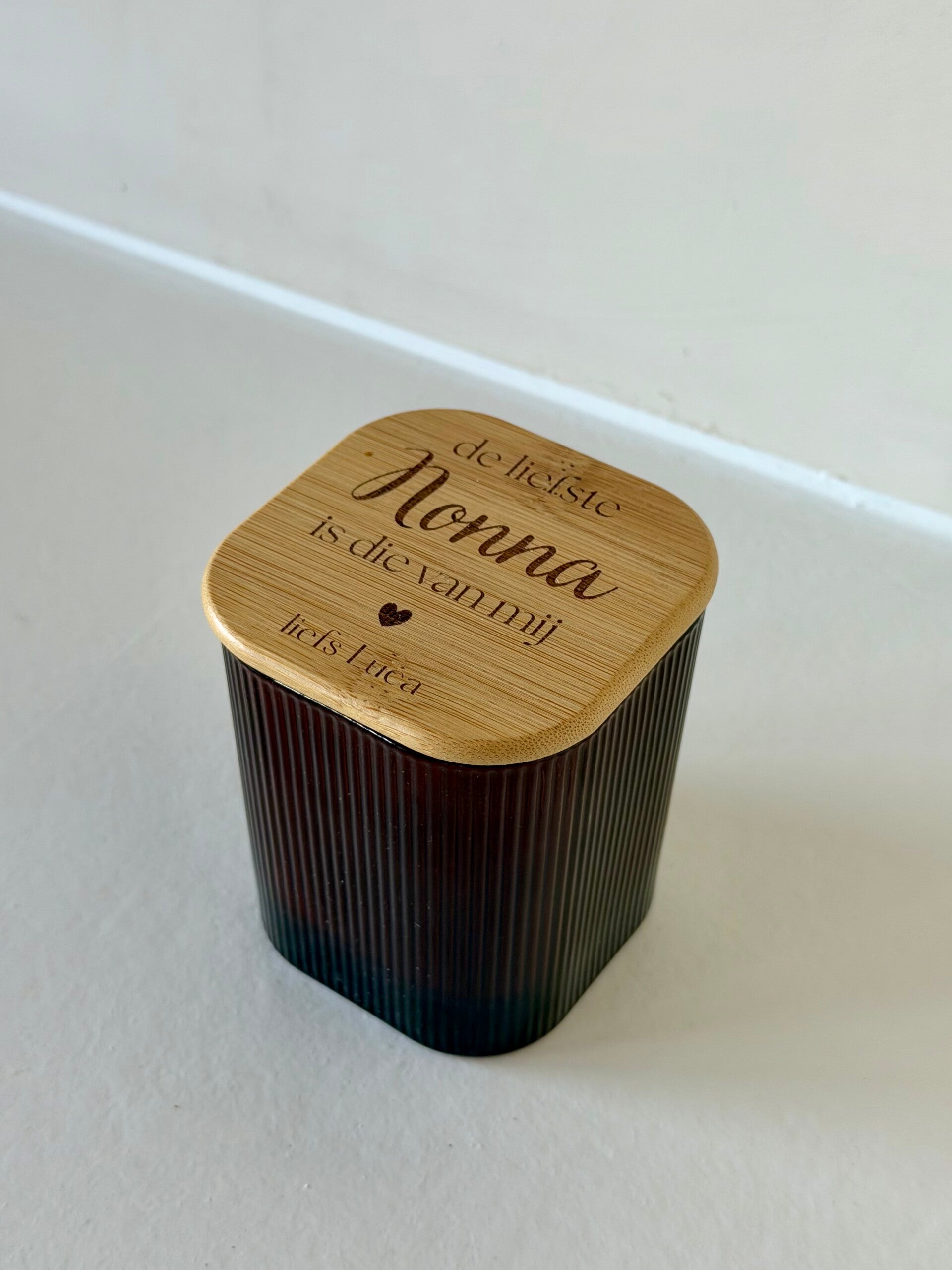 gepersonaliseerde pot geribbeld bruin