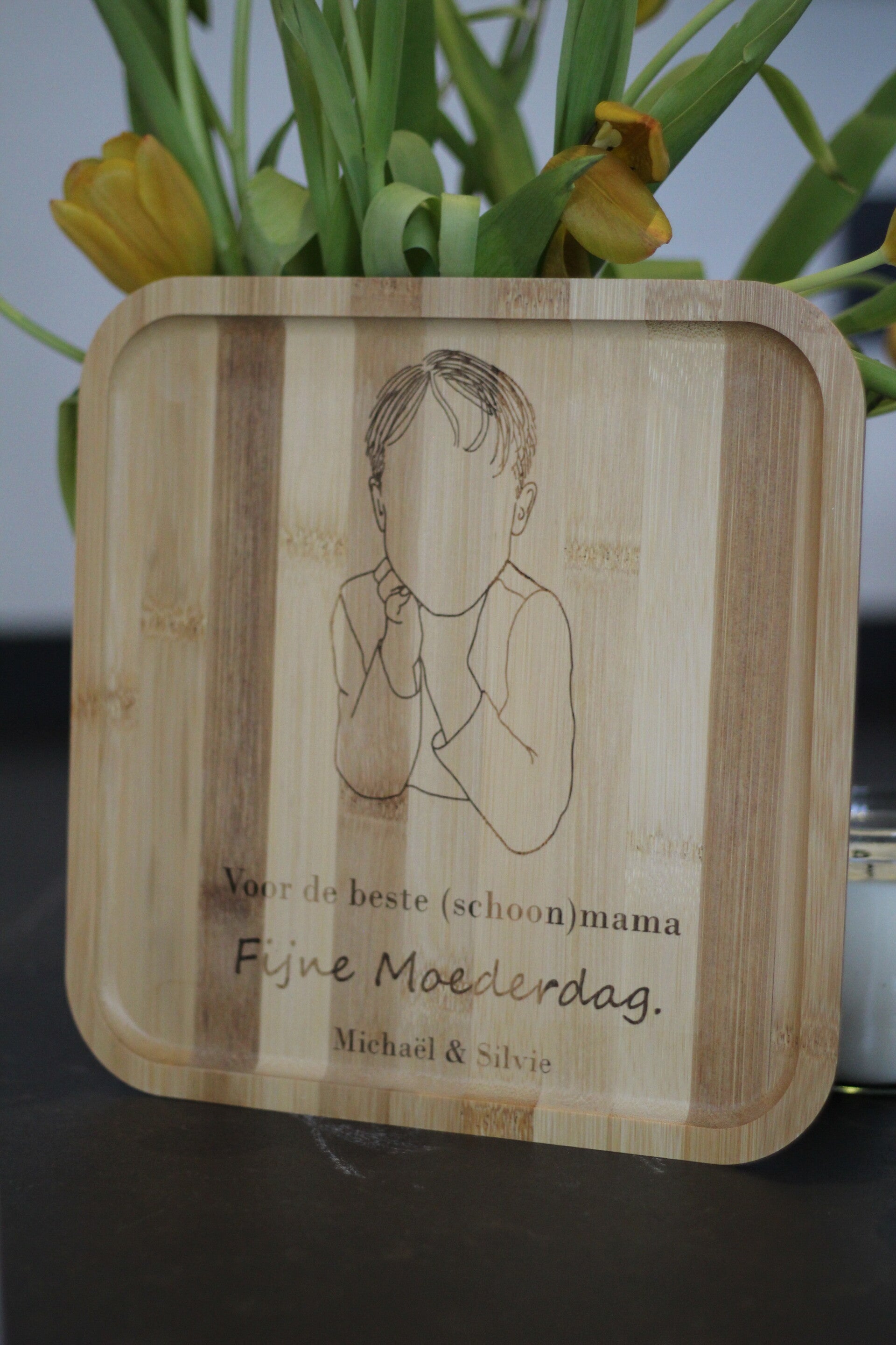 Lijntekening gegraveerd op bamboe serveerplank - vierkant