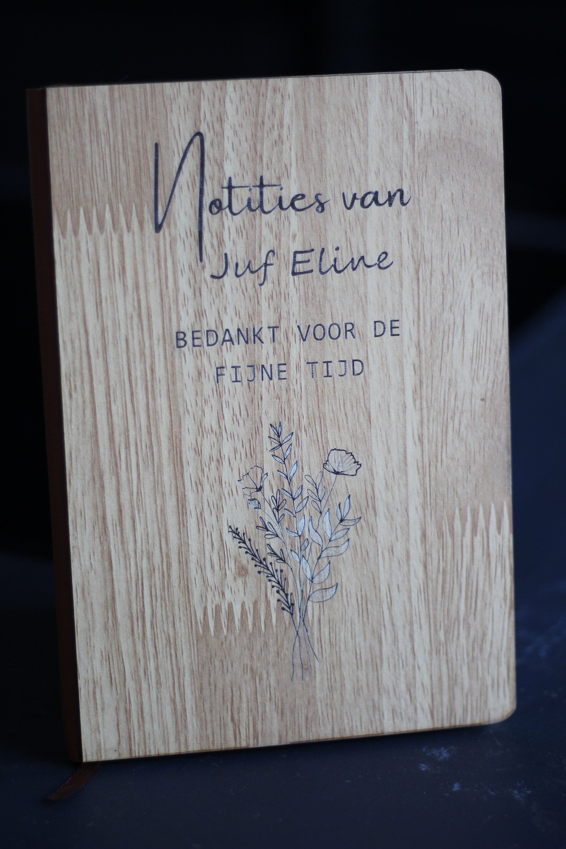 gepersonaliseerd luxe notitieboekje met bamboekaft voor juf of meester