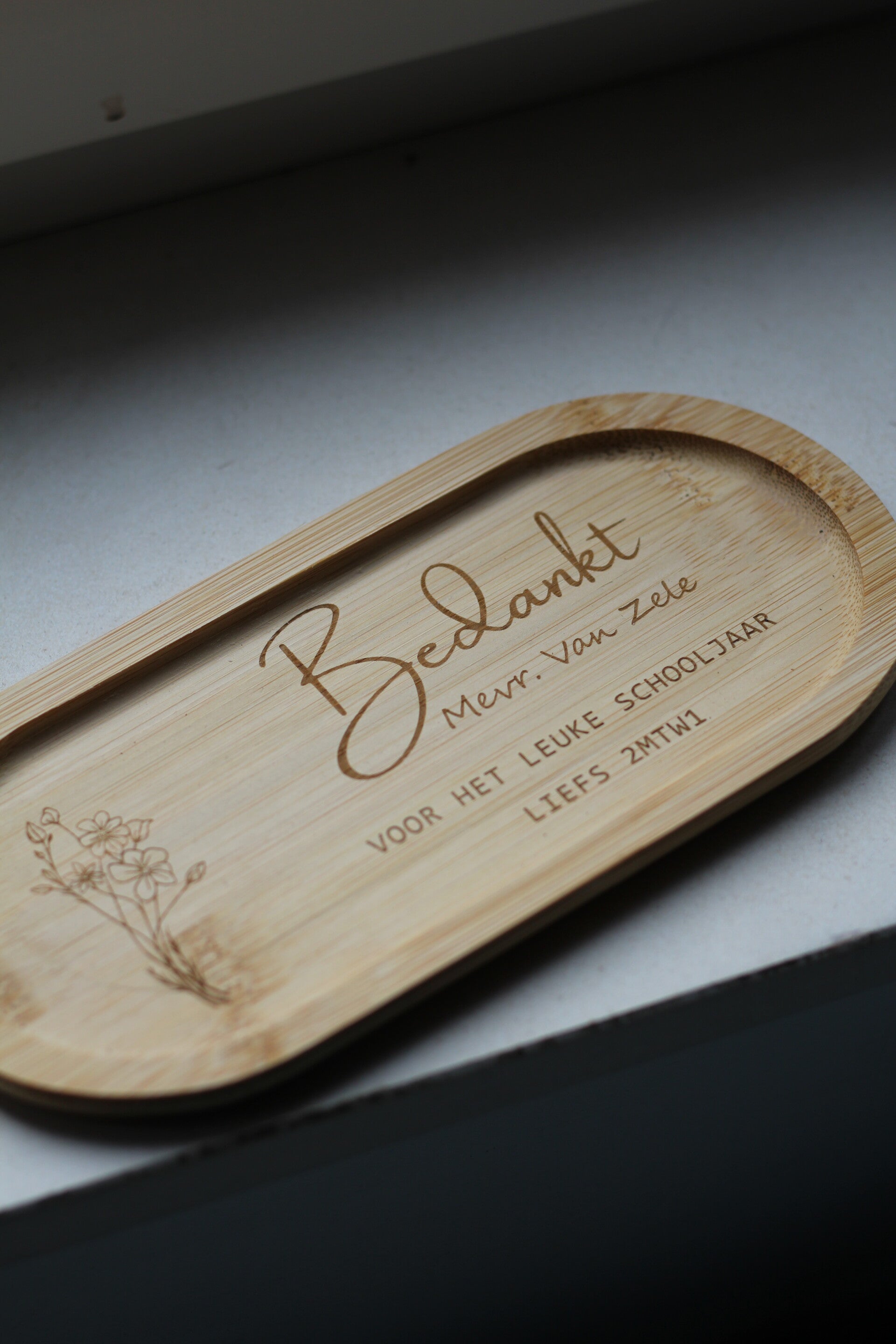 gepersonaliseerd serveerschaaltje voor juf of meester
