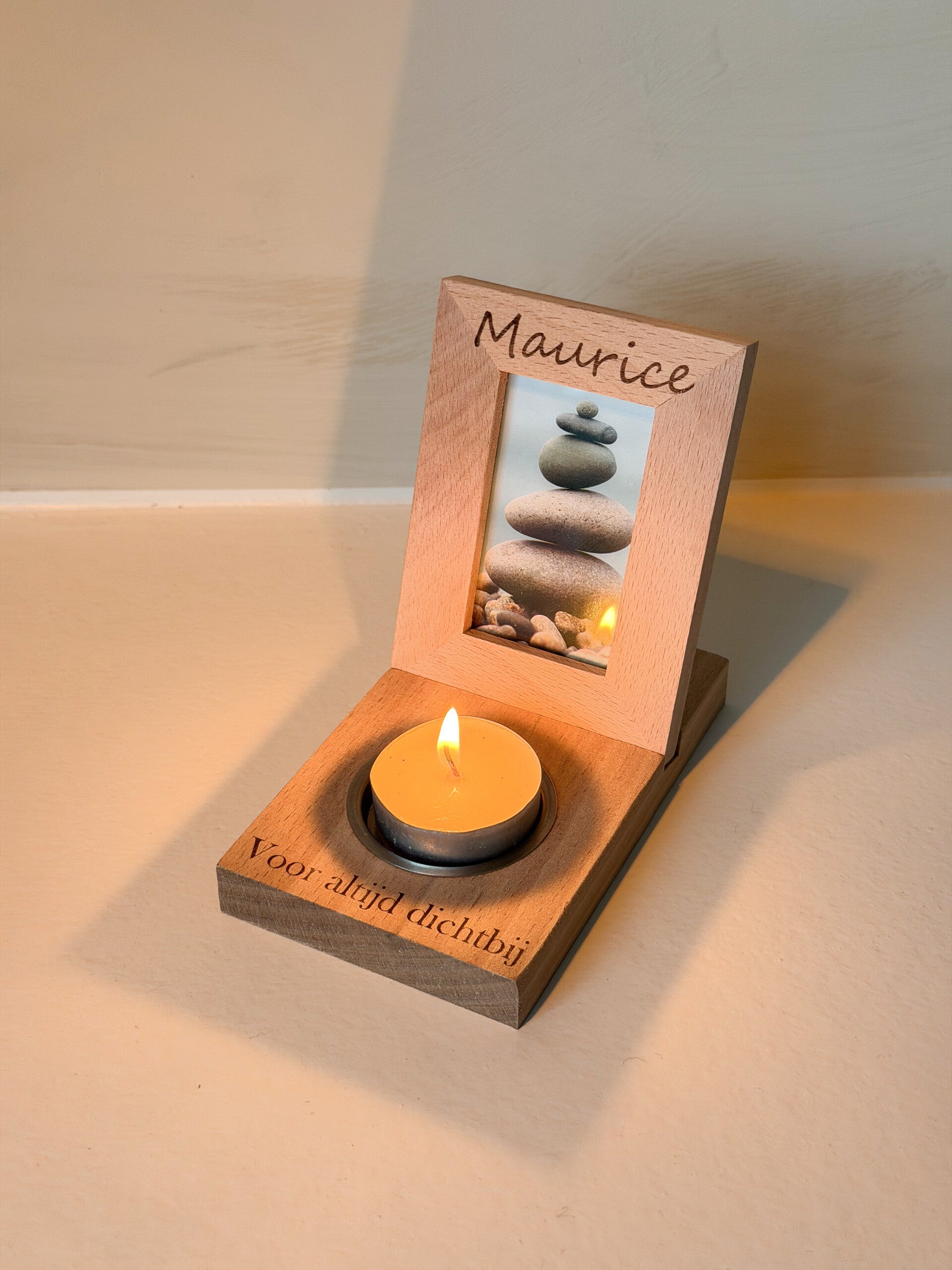 Herdenkingskadertje met theelichtje
