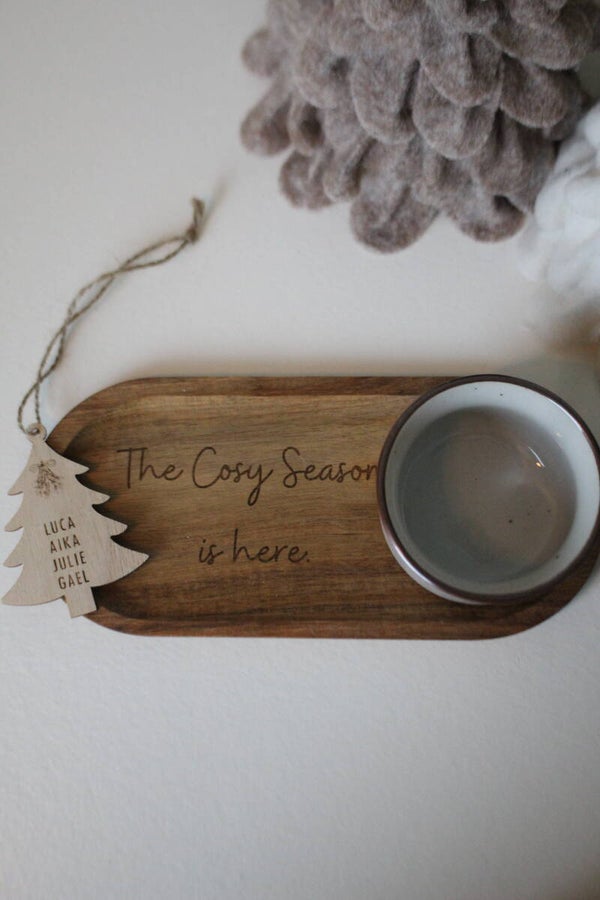 Cadeauset gepersonaliseerd serveerschaaltje met koffietas en kersthanger