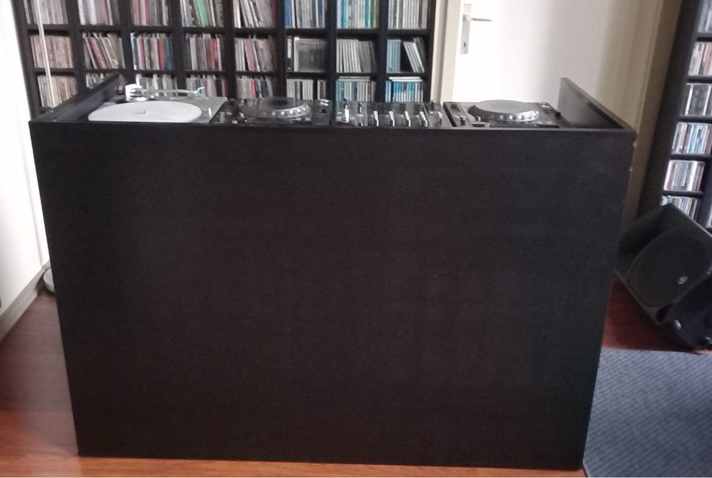 Dj Booth Meubel XL zwart zijaanzicht