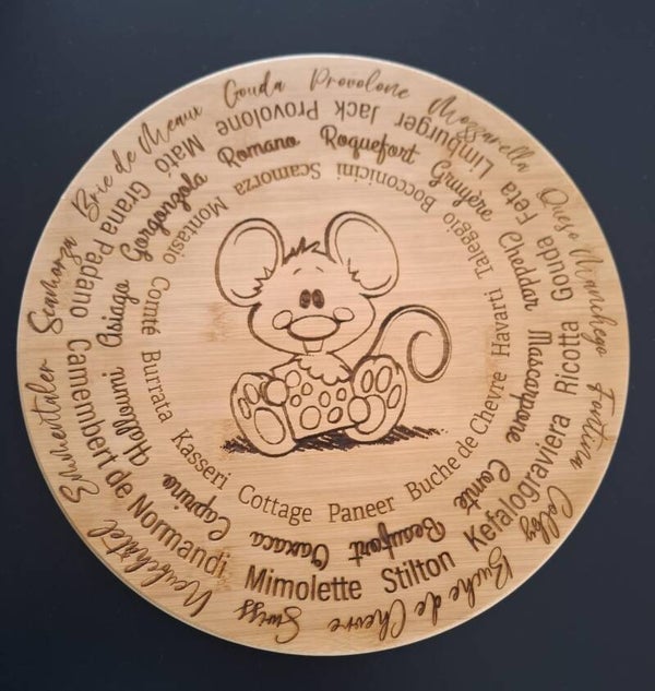 Kaasplankje met muis en alle kaassoorten