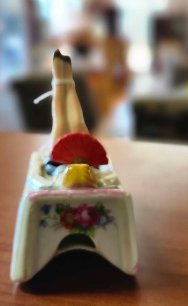 Naughty Noddler Ash Tray