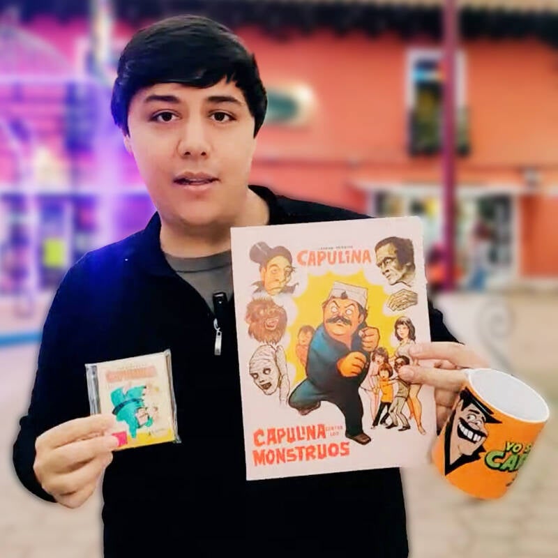 Regalando productos de CAPULINA en su Pueblo Natal en 2025