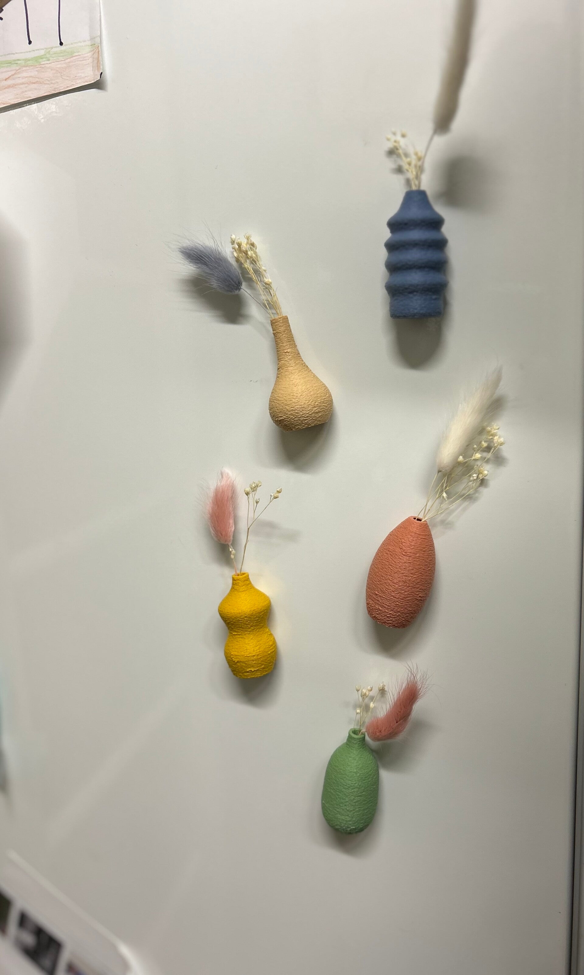 Mini magnet vases set