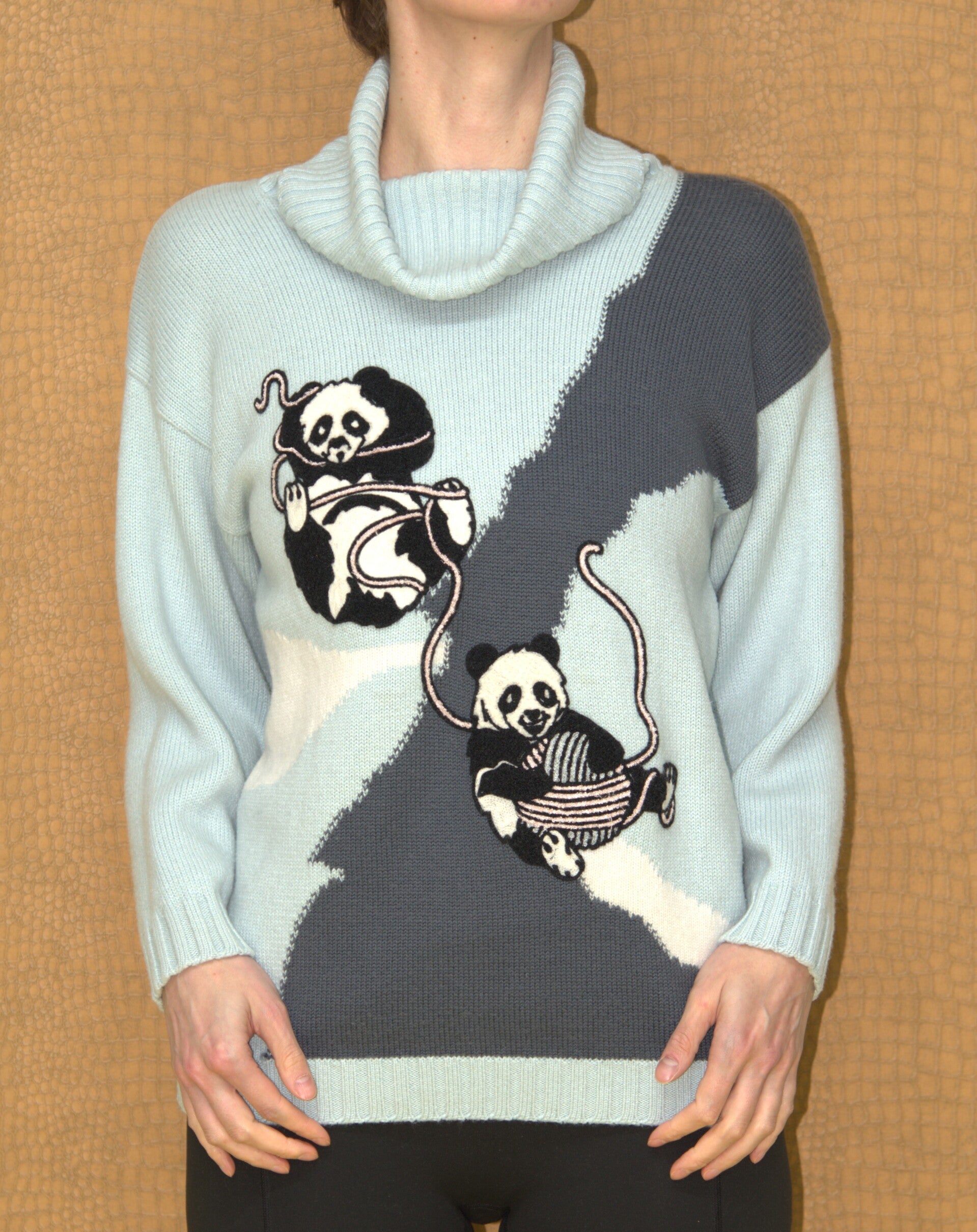 Lichtblauwe coltrui met pandaberen [Sensazioni]