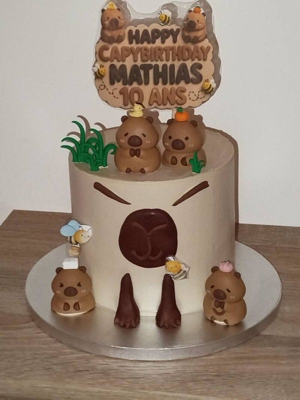 Layer cake capybara 10 personnes