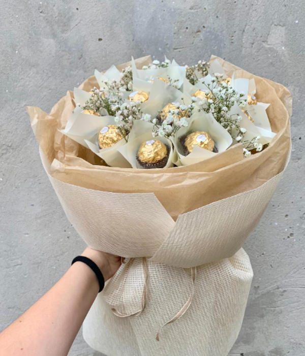 Bouquet Ferrero + gypsophile