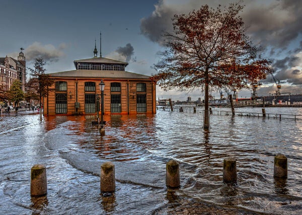 Hamburg. Land unter am Fischmarkt / 99