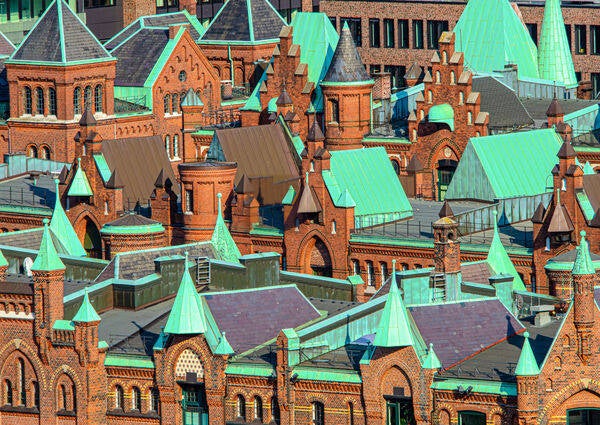 Hamburg. Über den Dächern der Speicherstadt / 2000