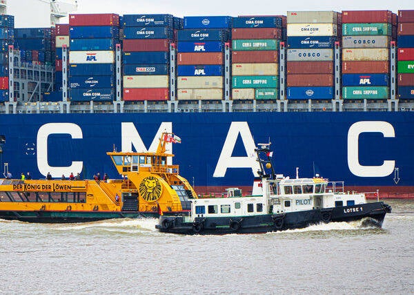 Hamburg. Hochbetrieb im Hafen / 99