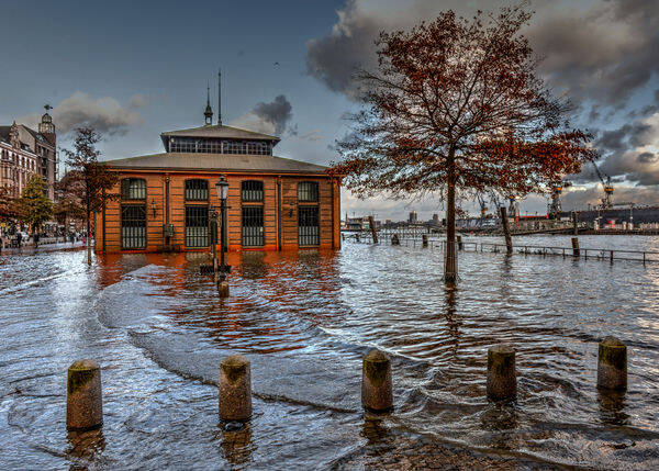 Hamburg. Land unter am Fischmarkt / 99
