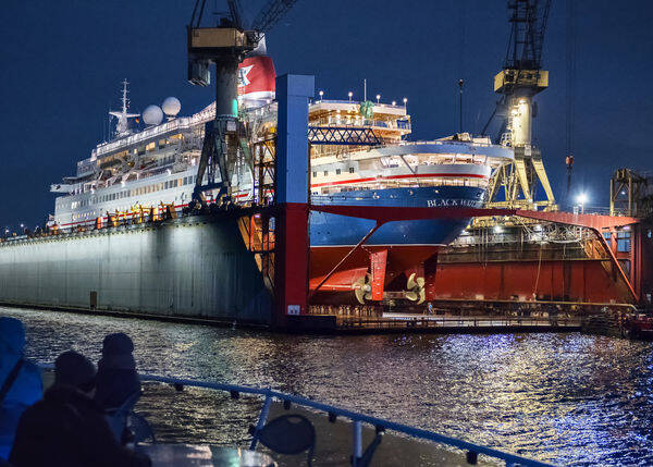 Hamburg. Im Trockendock / 99