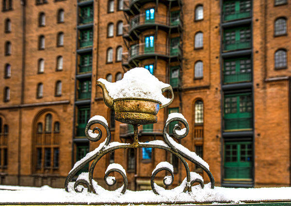 Hamburg. Speicher im Schnee / 1000