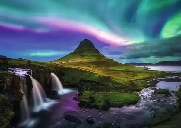 Aurora over Kirkjufell / 1000