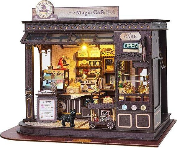 MW: Magic Café