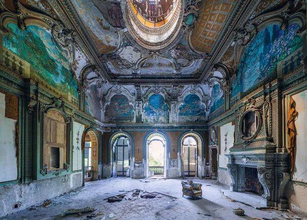 Lost Places: The Ballroom / 1000
