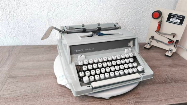 Hermes Media 3 (3. Generation) von 1971 Schreibmaschine