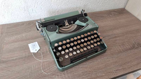 Erika Modell 5 von 1937 - kursiv - neue Walzen - Schreibmaschine