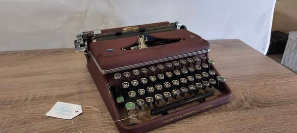Triumph Norm 6 in rot von 1949 Schreibmaschine #467369