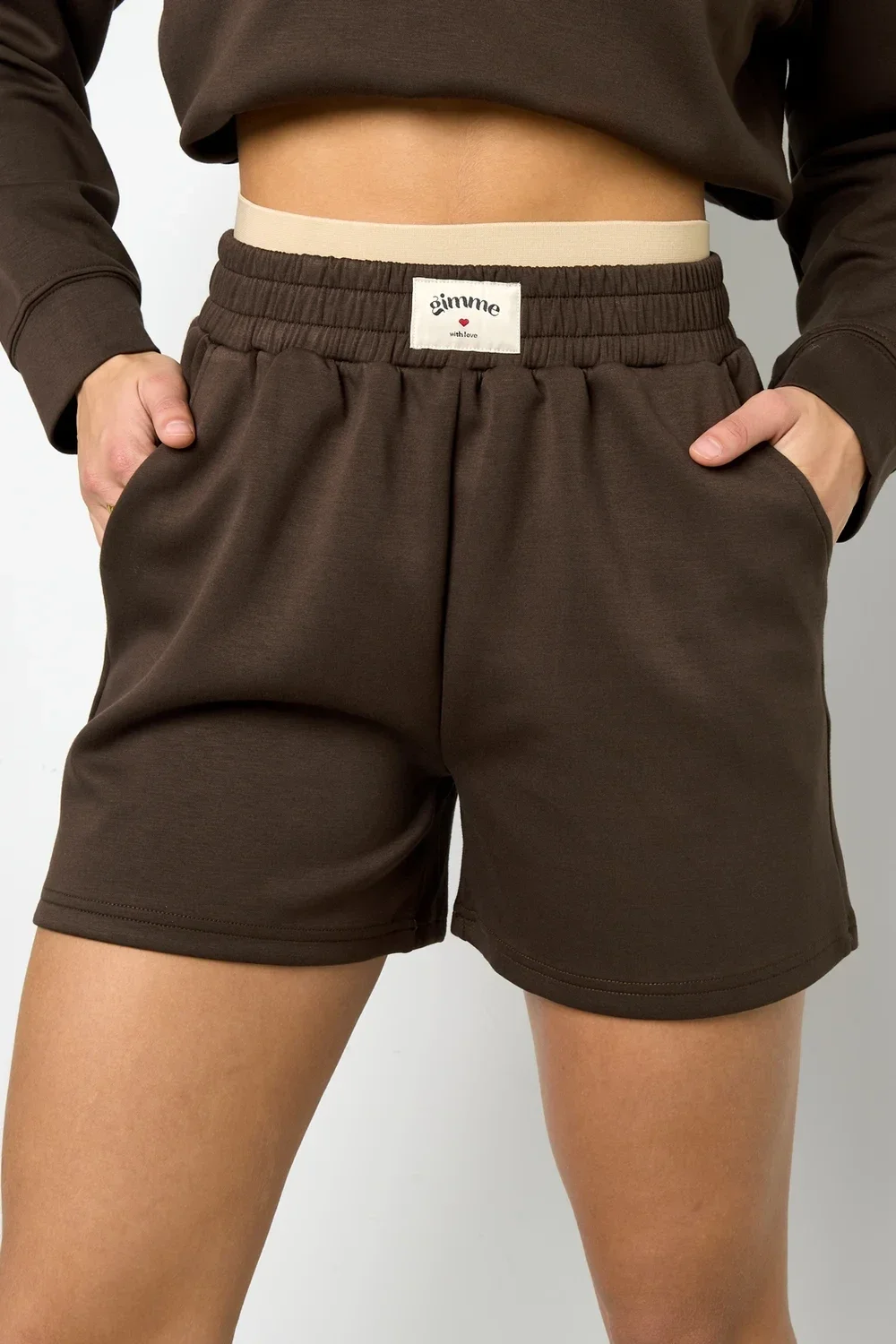Daisy short bruin
