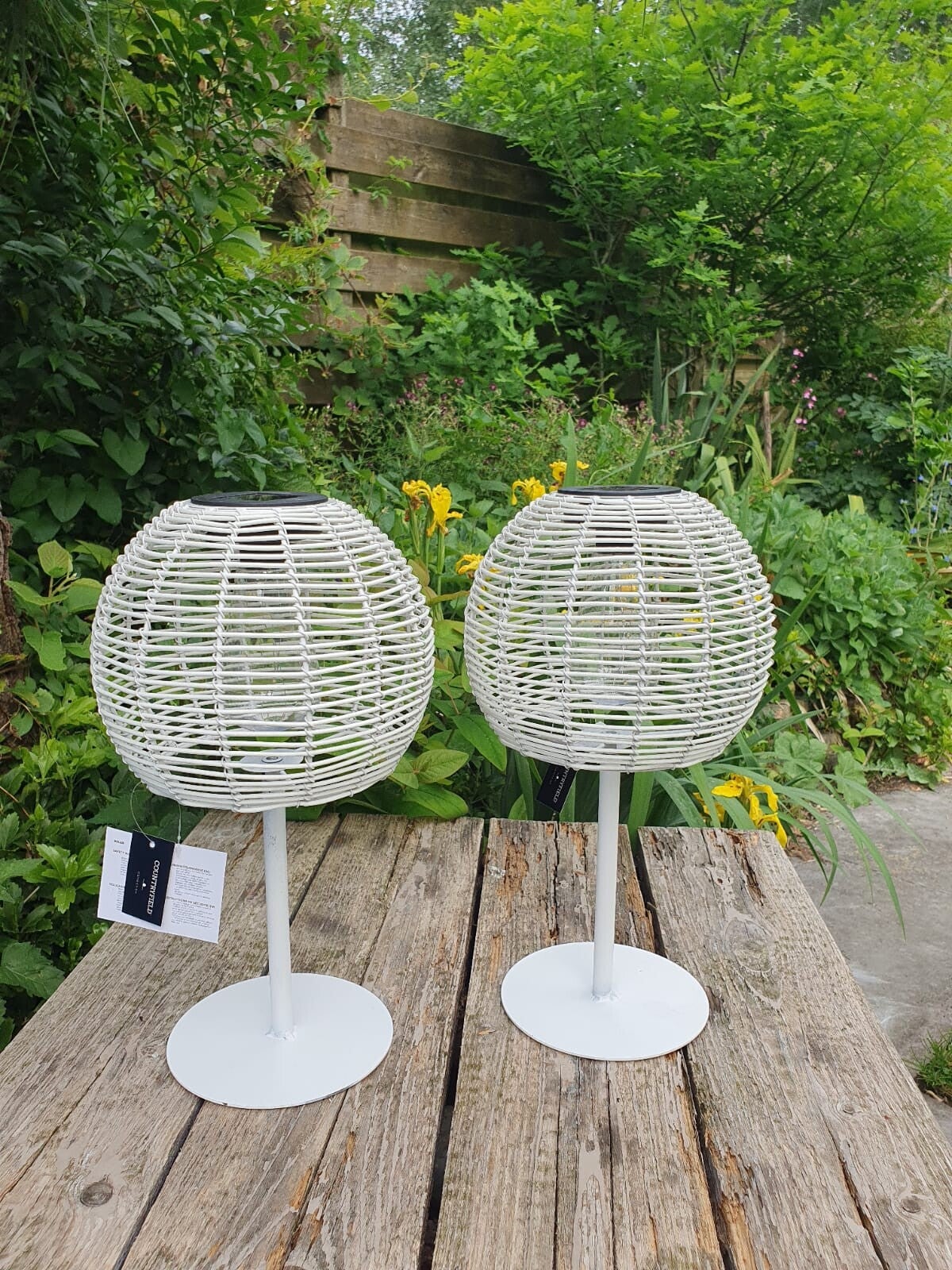 Solar tafel lamp wit op voet.