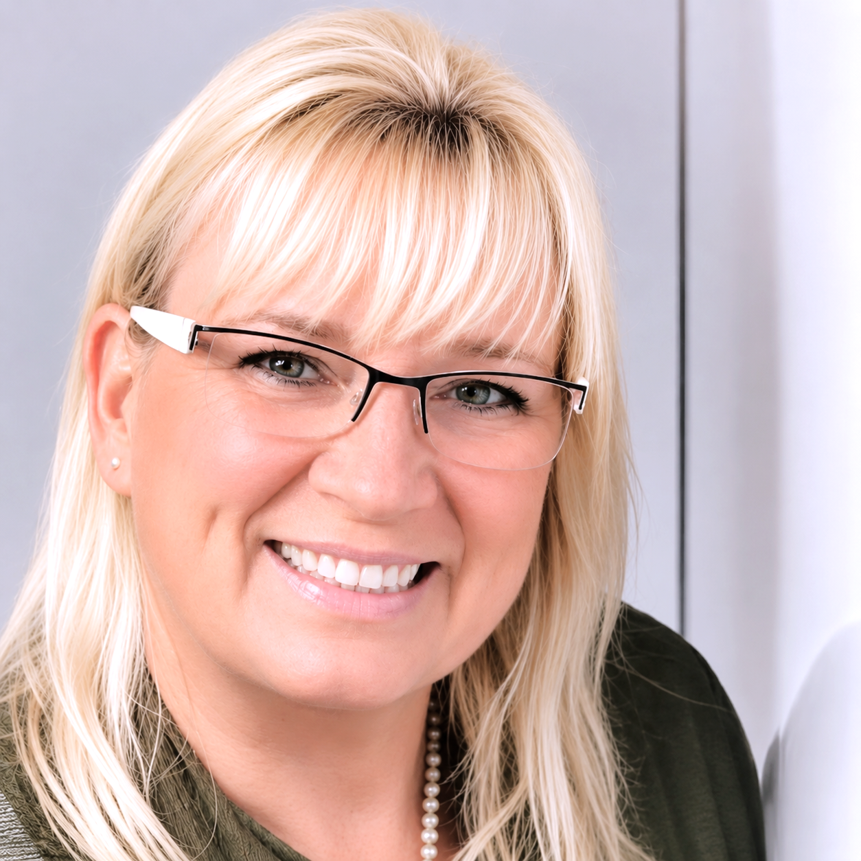 Anke Schmitz • Intuitive Life Coachin & YOURS mind Gründerin