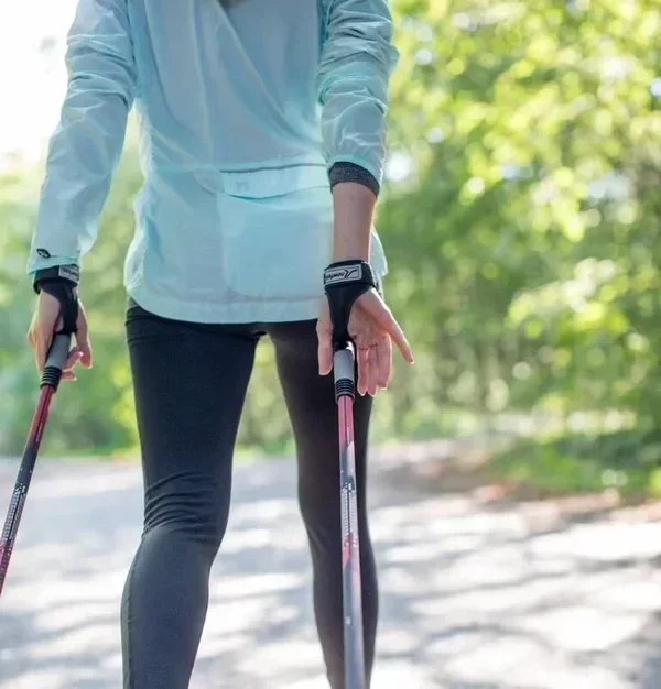 Link führt zum Angebot: Nordic Walking (Qi) Einzelcoaching mit Anke Schmitz