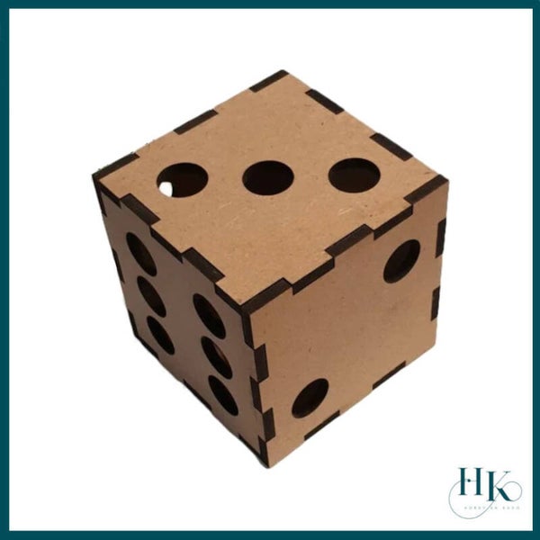 Houten opengewerkte Dobbelsteen 8 cm