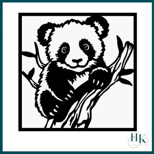Houten Wanddecoratie Panda die vrolijk in een boom zit.