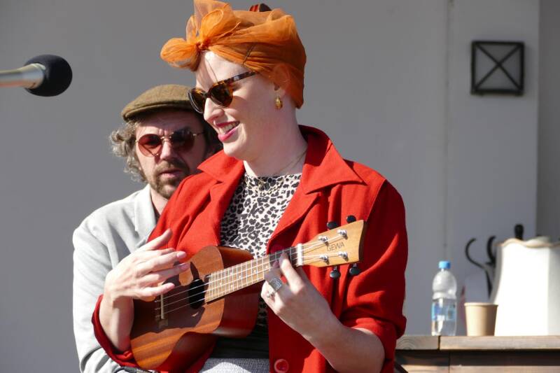 02_Ginger Blues Featuring Jessie Gordon