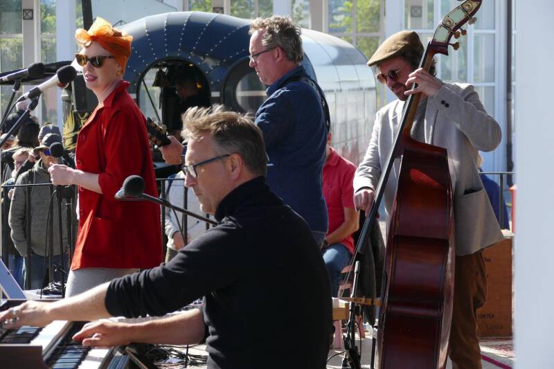 06_Ginger Blues Featuring Jessie Gordon