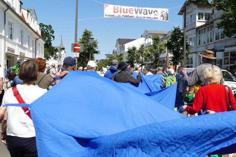 Blue Wave Festival 2025 – Binz auf Rügen – Strassen-Parade