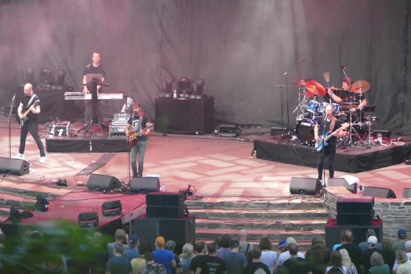 003_The Pineapple Thief