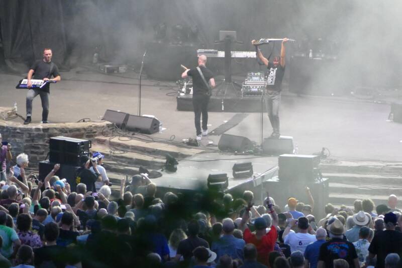 04_The Pineapple Thief