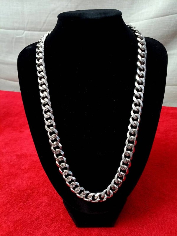 Silver thick chain