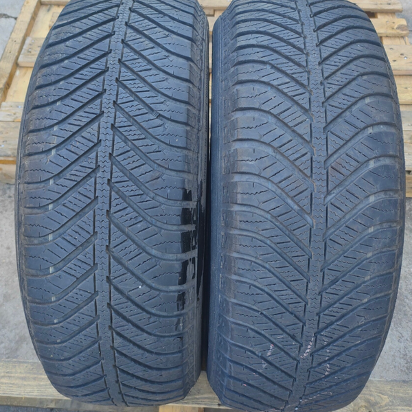 N 02 GOMME 215 60 R 17  96 V GOODYEAR 4S 4 STAGIONI DOT 2016 RIF 3868