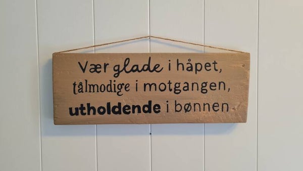 Treskilt, Rom. 12,12