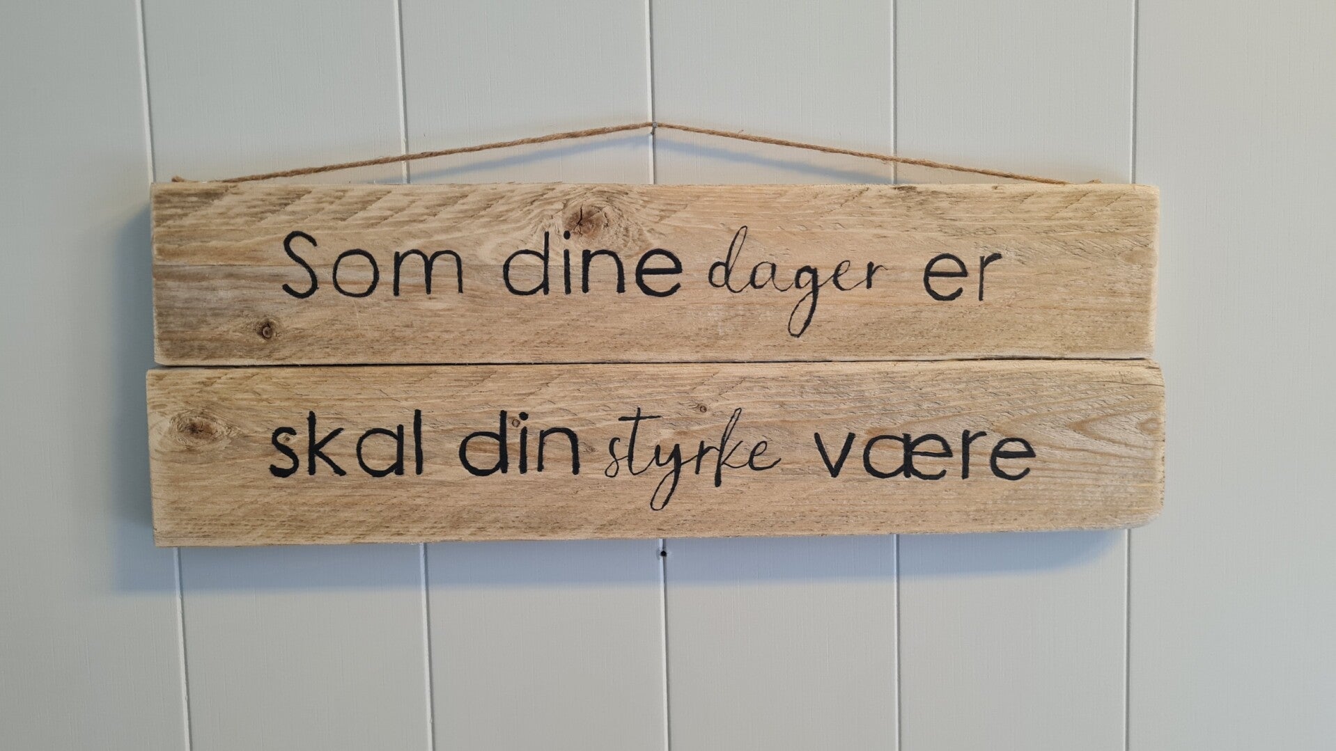 Treskilt, umalt, 5. Mos. 33,25b