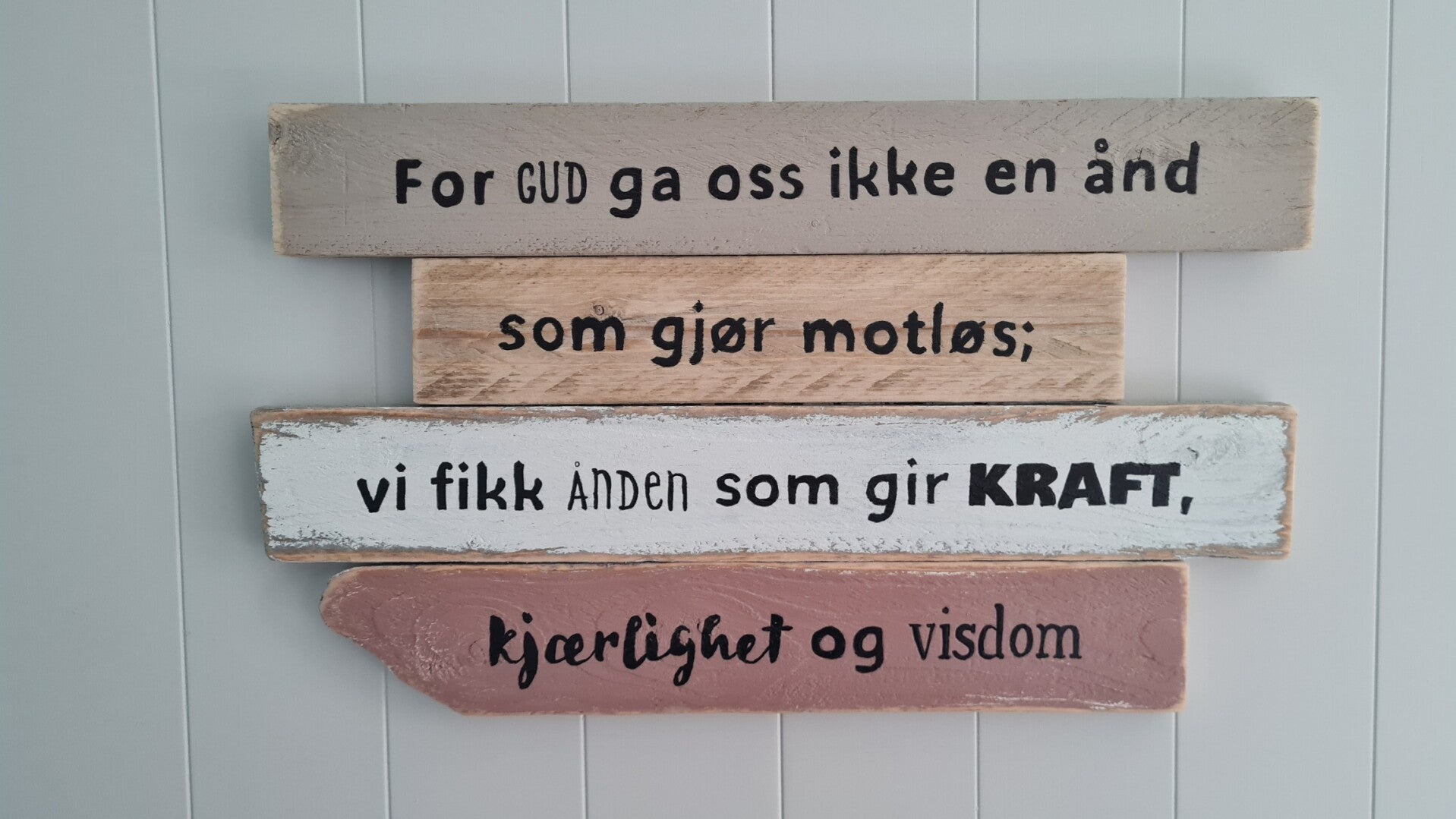 Treskilt, 4 farger, 2. Tim. 1,7
