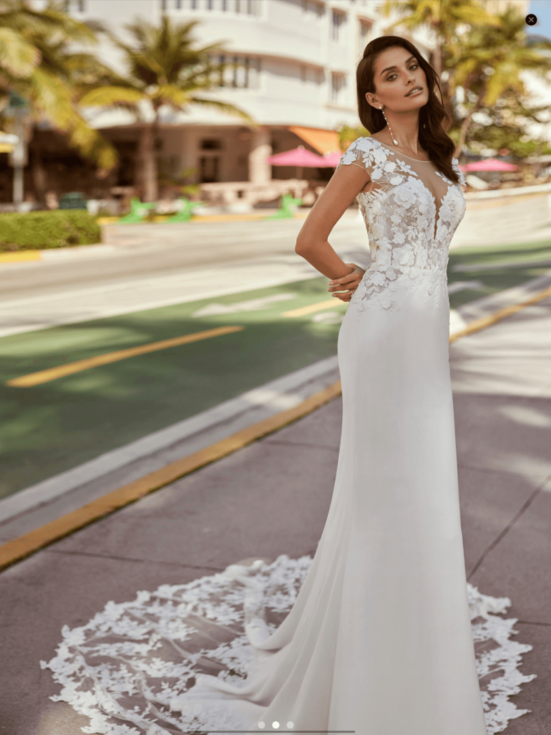 robe de mariée sirène.dos nu.traîne dentelle.lunanovias. Liège