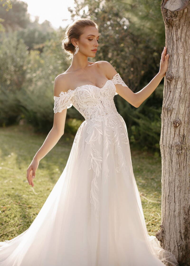 robe de mariée élégante.Jupe ample tulle à sequins. Instant de Luxe Liège