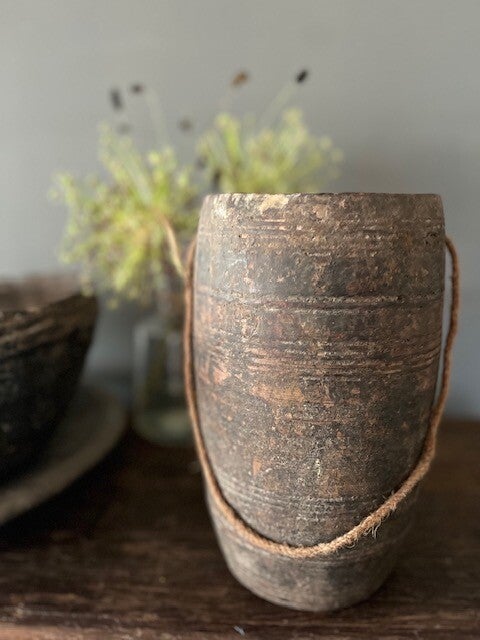 Oude Nepalese Pot met touw