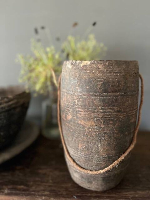 Oude Nepalese Pot met touw