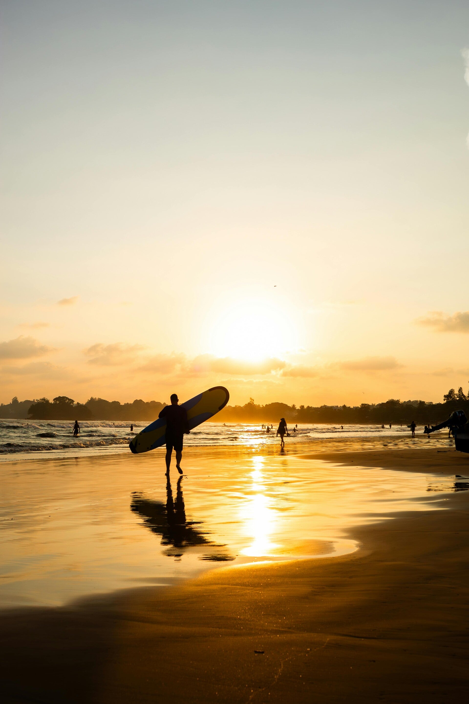 Beautiful beach in Sri Lanka for relaxing travel itinerary