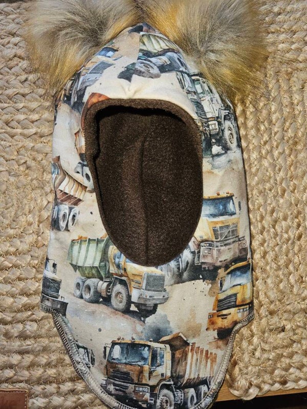 Pompomkypäräpipo/Kuorma-autot